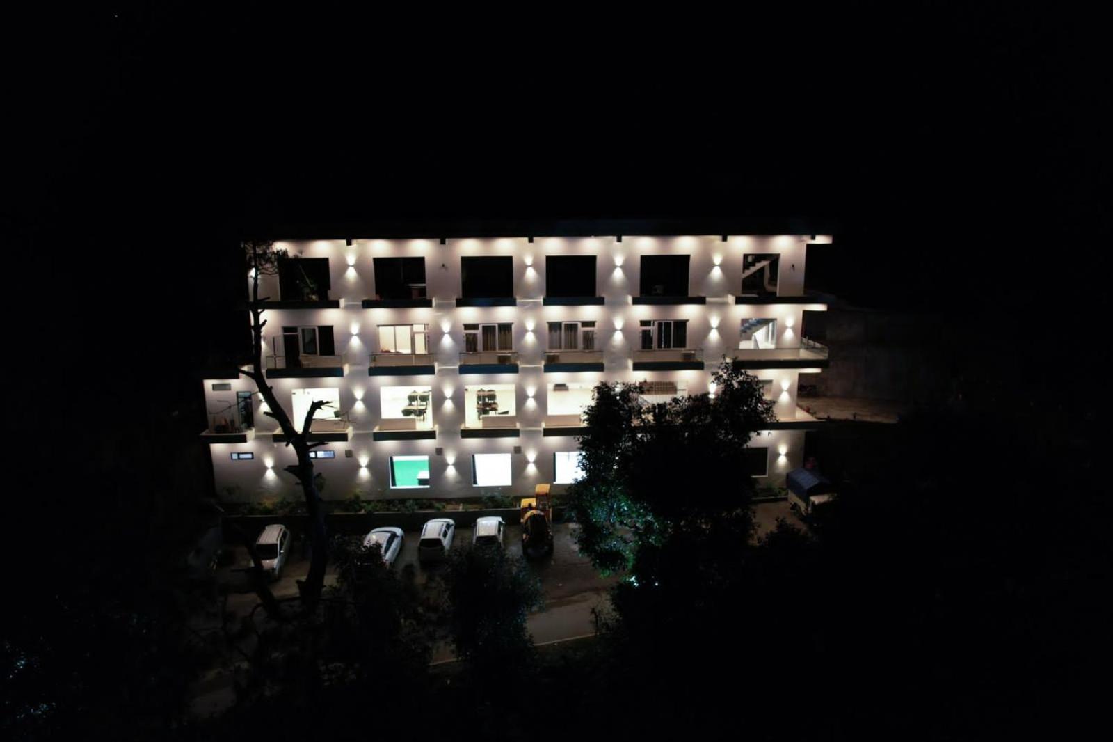 Hotel Candle Wood Chamba  Exterior foto